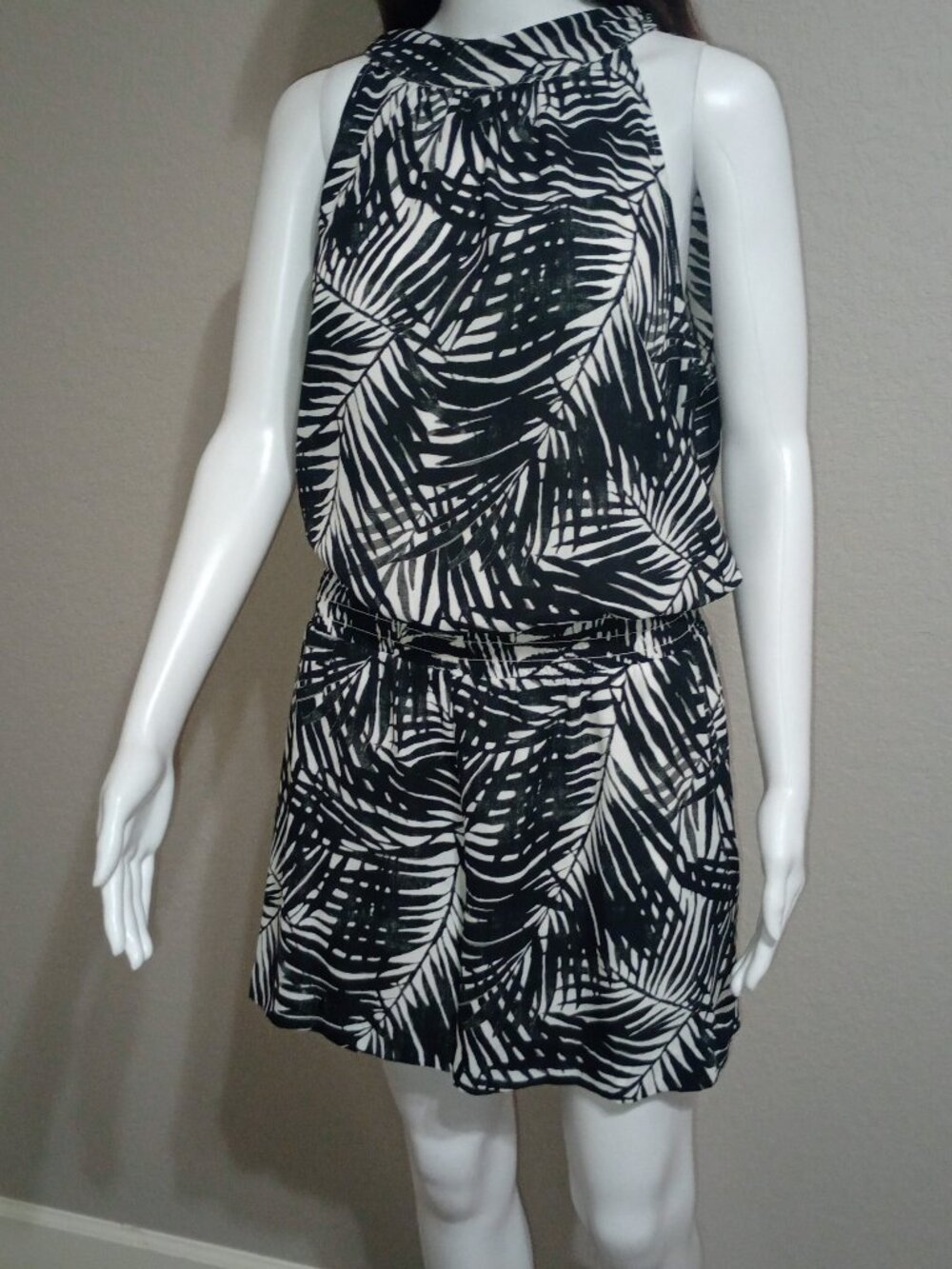 New York & Company NWT Black White Tropical Print Halter Romper Size L